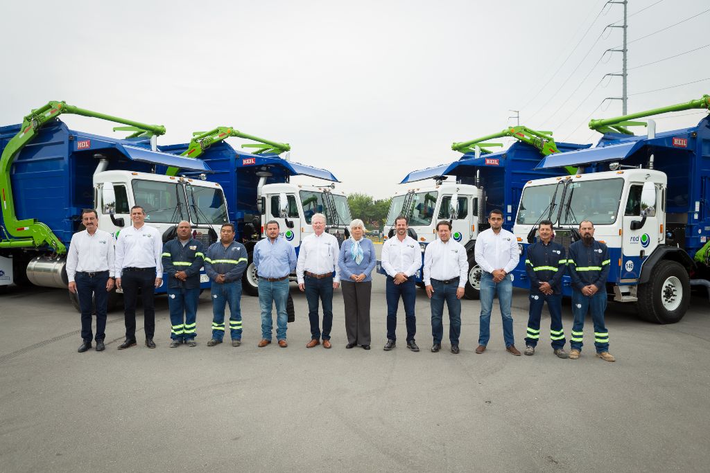 Kenworth entregó cuatro unidades nuevas a Red Ambiental.