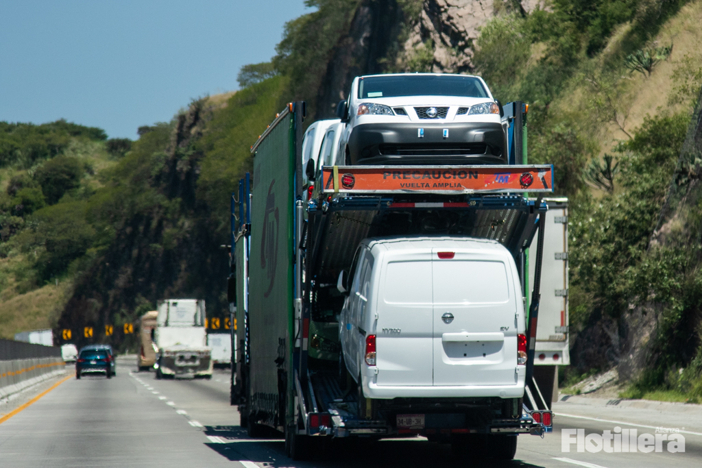 El paro de labores de la industria afecta al autotransporte