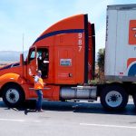 Alianza Trayecto entrega alimentos a operadores en la carretera durante coronavirus.