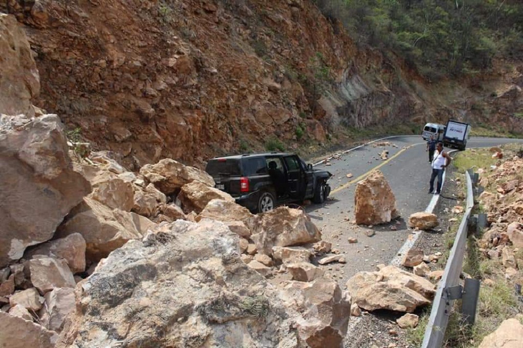 sismo en Oaxaca afecta tramos carreteros