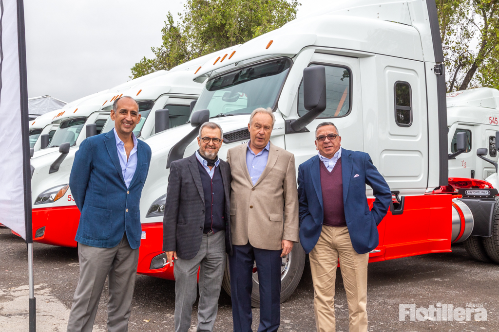 Transportes Elola recibe 21 Cascadia de Zapata Camiones - Alianza