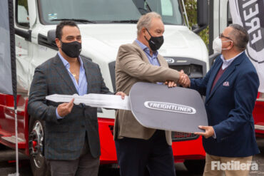 Transportes Elola recibe 21 Cascadia de Zapata Camiones - Alianza