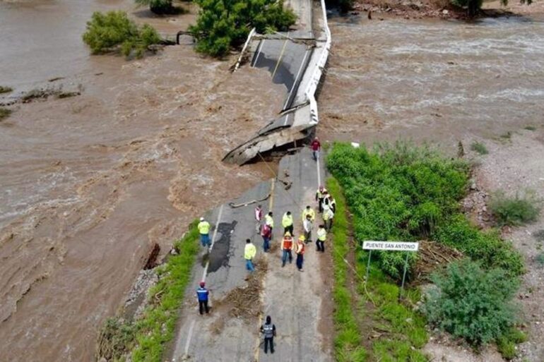 SCT rehabilita caminos por lluvias