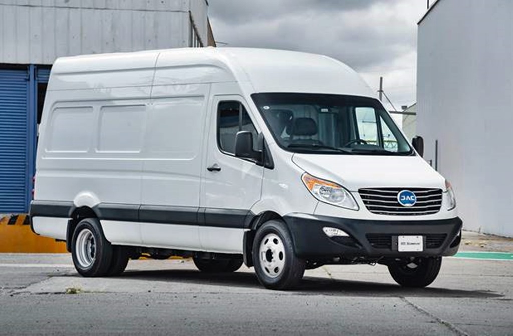 JAC Sunray Passenger Van L2H2 With HQ Interior 2022 3D Model