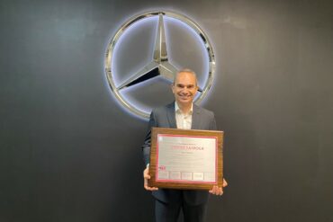 Mercedes-Benz Autobuses - Distintivo Rosa