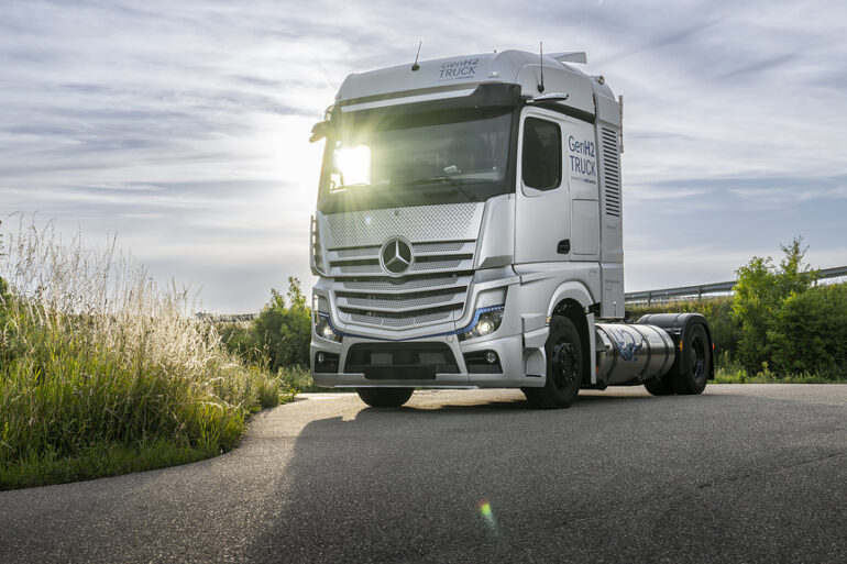 Daimler Truck prueba camión de pila de combustible con hidrógeno líquido