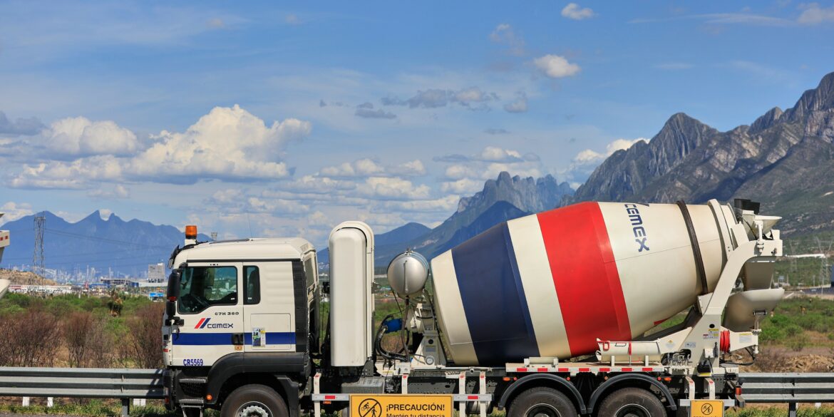 Continúa descarbonización en CEMEX con la compra de camiones a gas