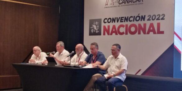 Navistar y CANACAR actualizan convenio