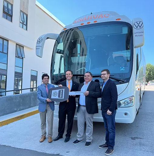 Alumnos de la Anáhuac se transportará en autobús MAN