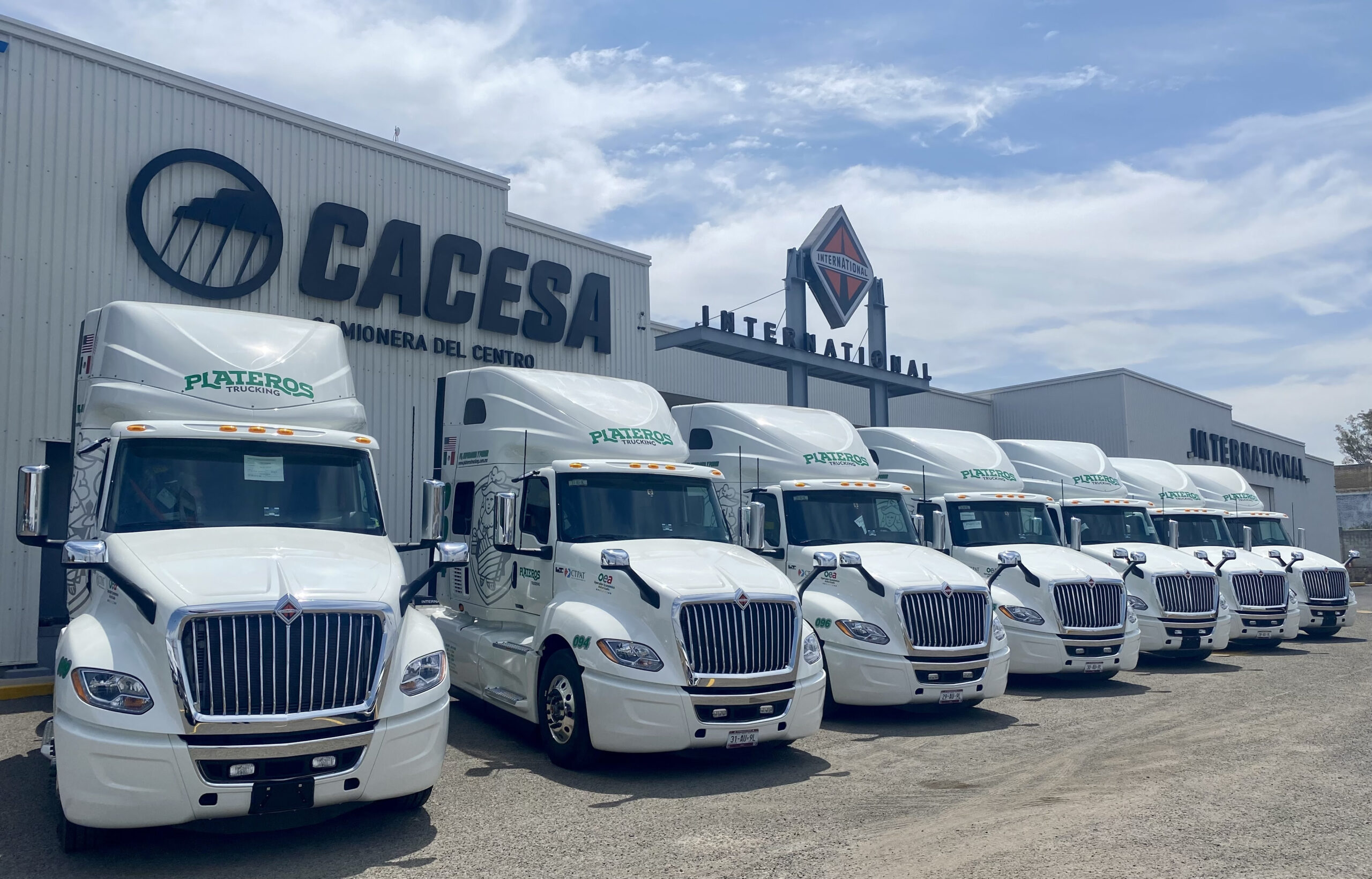 Plateros Trucking fideliza relación comercial con Navistar México