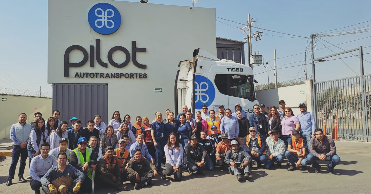 Contratan a tres mujeres egresadas del programa Conductoras Scania