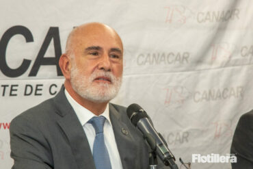 Senado reconoce a presidente de la CANACAR