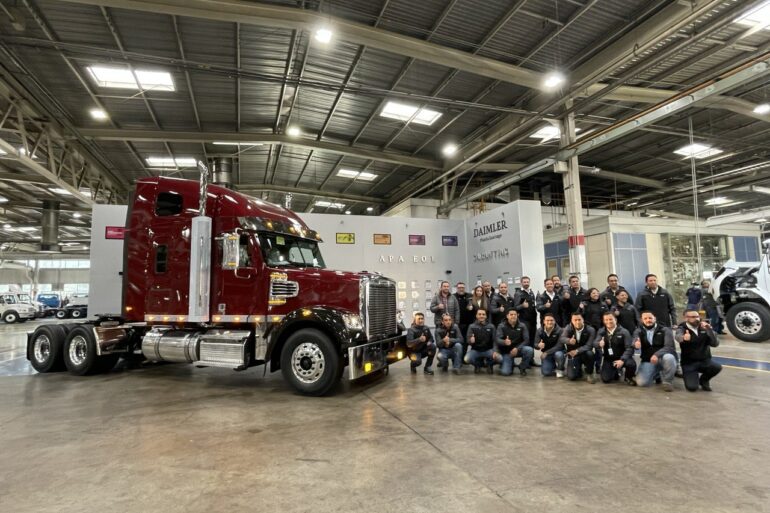 Daimler Truck dejará de producir el Coronado 122SD en planta mexiquense