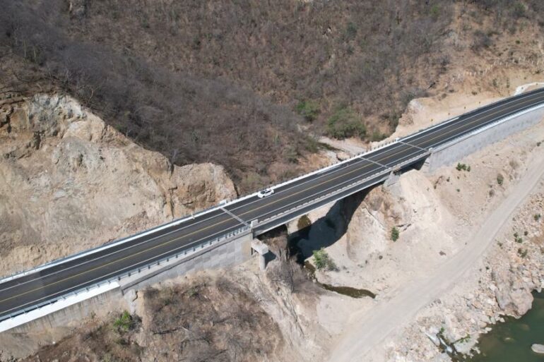 Avanza construcción de autopista Mitla-Entronque Tehuantepec II, en Oaxaca