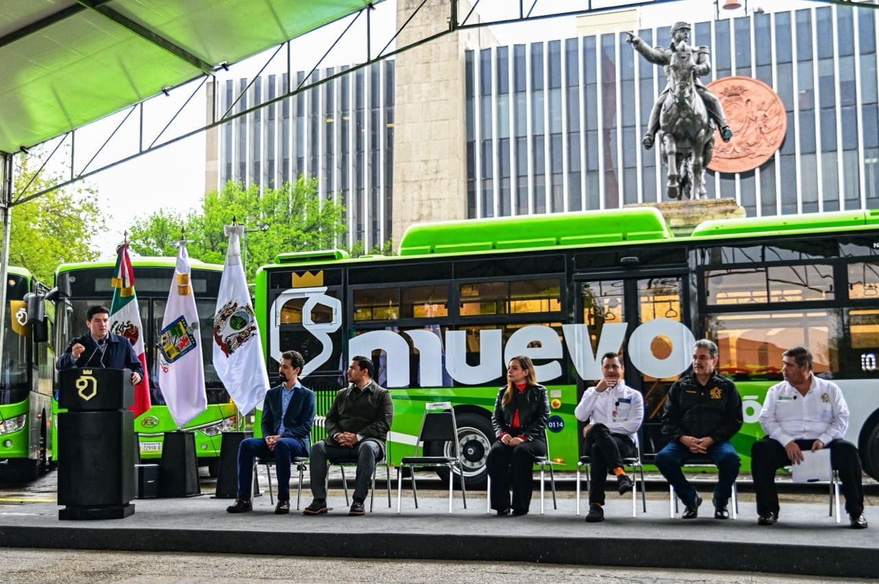 Transregio recibe 25 autobuses para transporte urbano en Monterrey