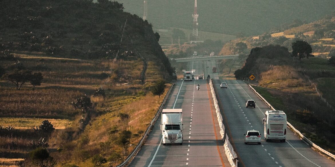 Venta de autobuses, camiones y tractocamiones, con el viento a favor