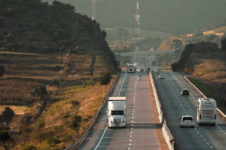 Venta de autobuses, camiones y tractocamiones, con el viento a favor