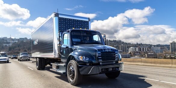 Daimler Truck Camión eléctrico Freightliner eM2 se producirá en Portland