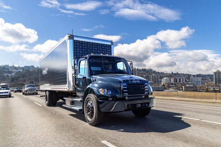 Daimler Truck Camión eléctrico Freightliner eM2 se producirá en Portland