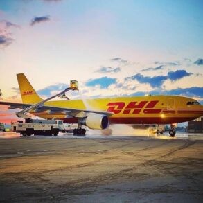 DHL Express agrega dos vuelos a su servicio de carga en el AIFA