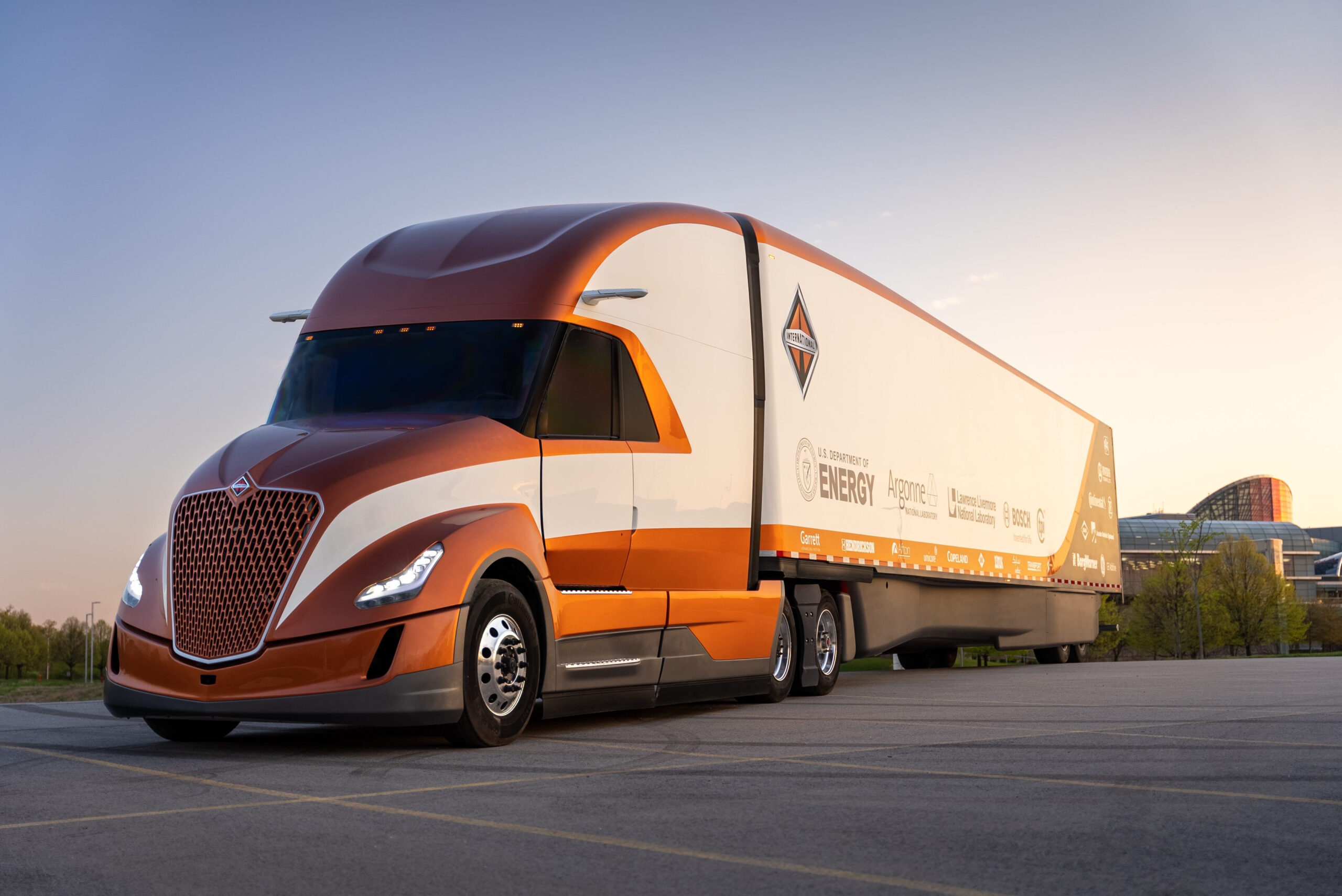 Navistar camina hacia la electrificación con International SuperTruck II