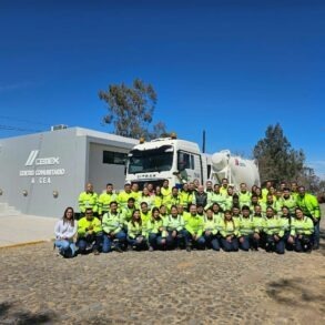 CEMEX capacita a mujeres operadoras de tractocamión en Huichapan