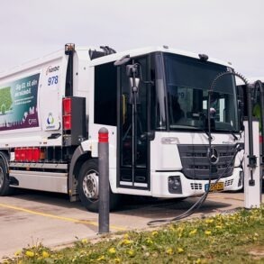 Mercedes-Benz eEconic limpia la segunda ciudad más grande de Dinamarca