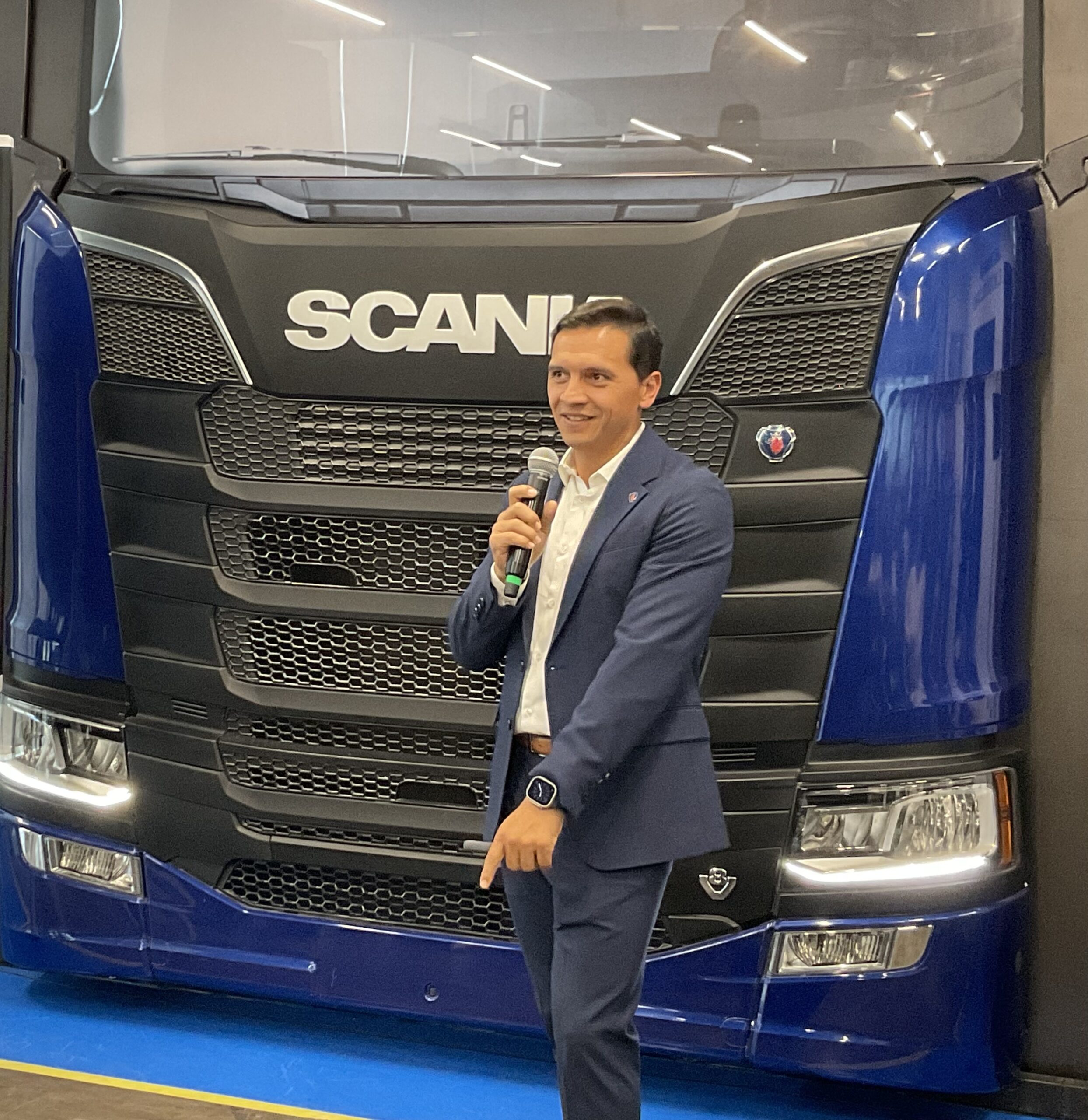 Scania México considera cerrar 203 con ventas de tres mil 350 vehículos para carga y pasajeros. Esto representa crecimiento mayor a 200%