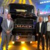 Directivos de Mack Trucks México y Trucks Total México en Expo Transporte ANPACT México