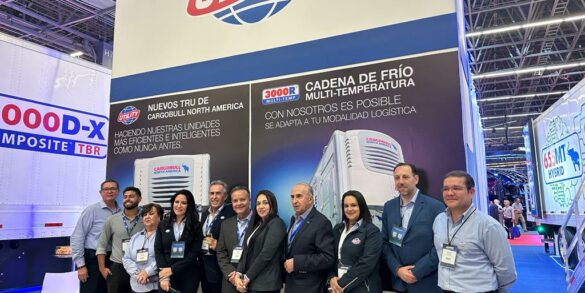 Equipo de Utility Trailers México en Expo Transporte 2023