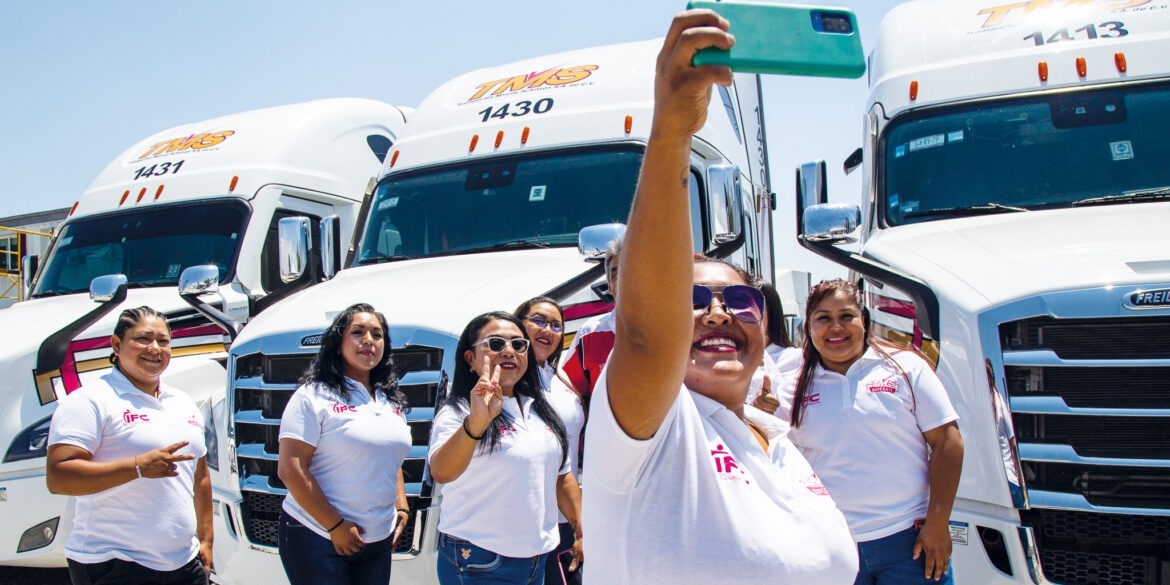 mujeres autotransporte