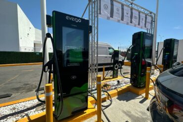 Volkswagen Vehículos Comerciales hub de recarga rápida.