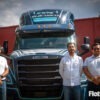 eCascadia con equipo Daimler Truck