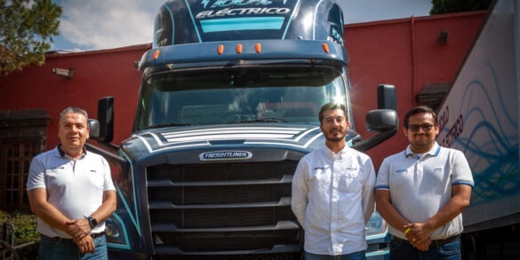 eCascadia con equipo Daimler Truck