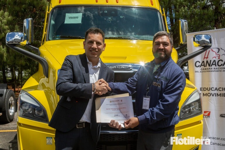 Daimler Truck México afianza programa “Educación en movimiento”