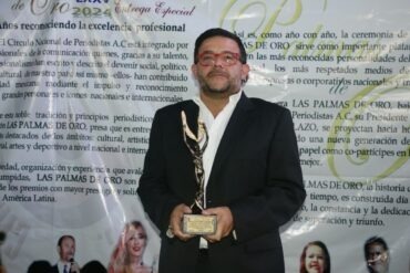 Premian a Gabriel de México con “Palmas de oro”