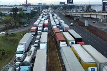 transporte de carga colapsa carreteras