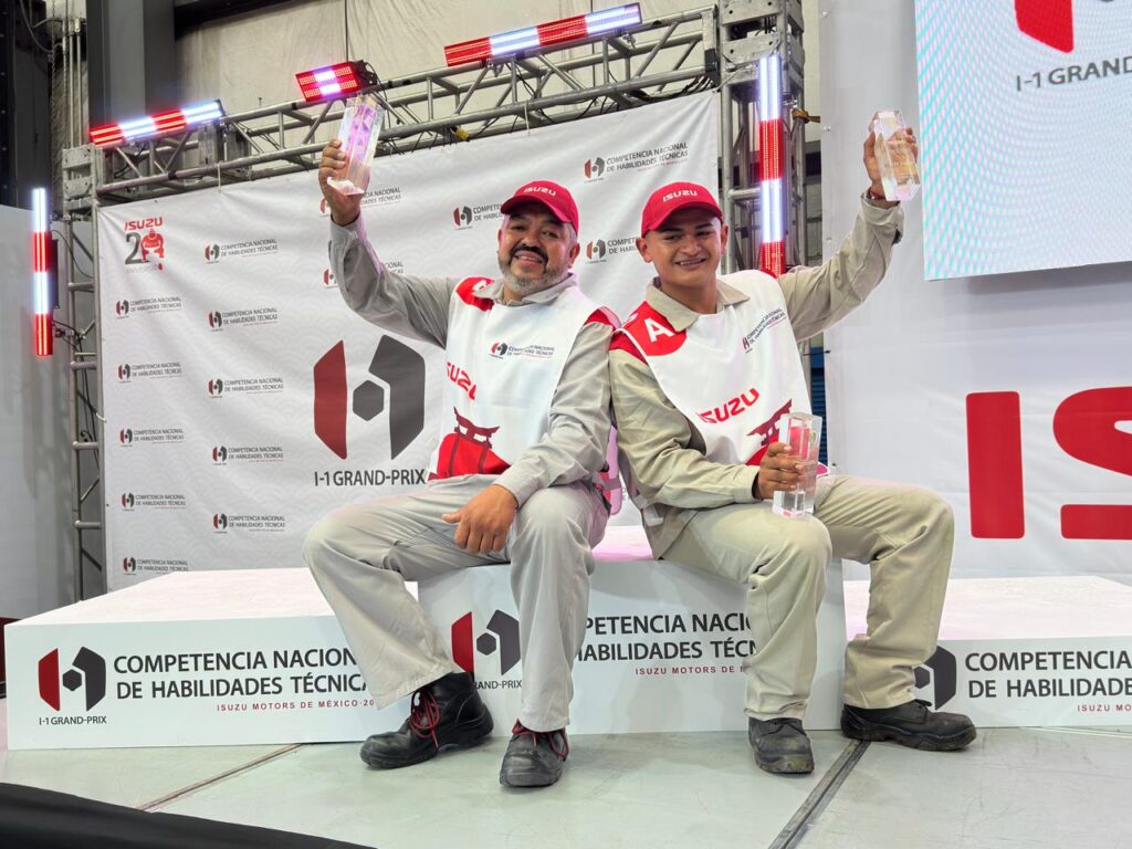 Los ganadores: Gustavo Olguín y Eleazar Hernández.