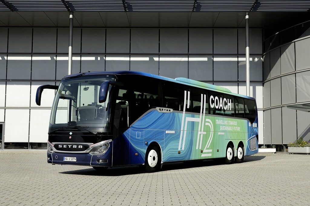 Autobús Setra H₂ Coach de hidrógeno en pruebas de carretera