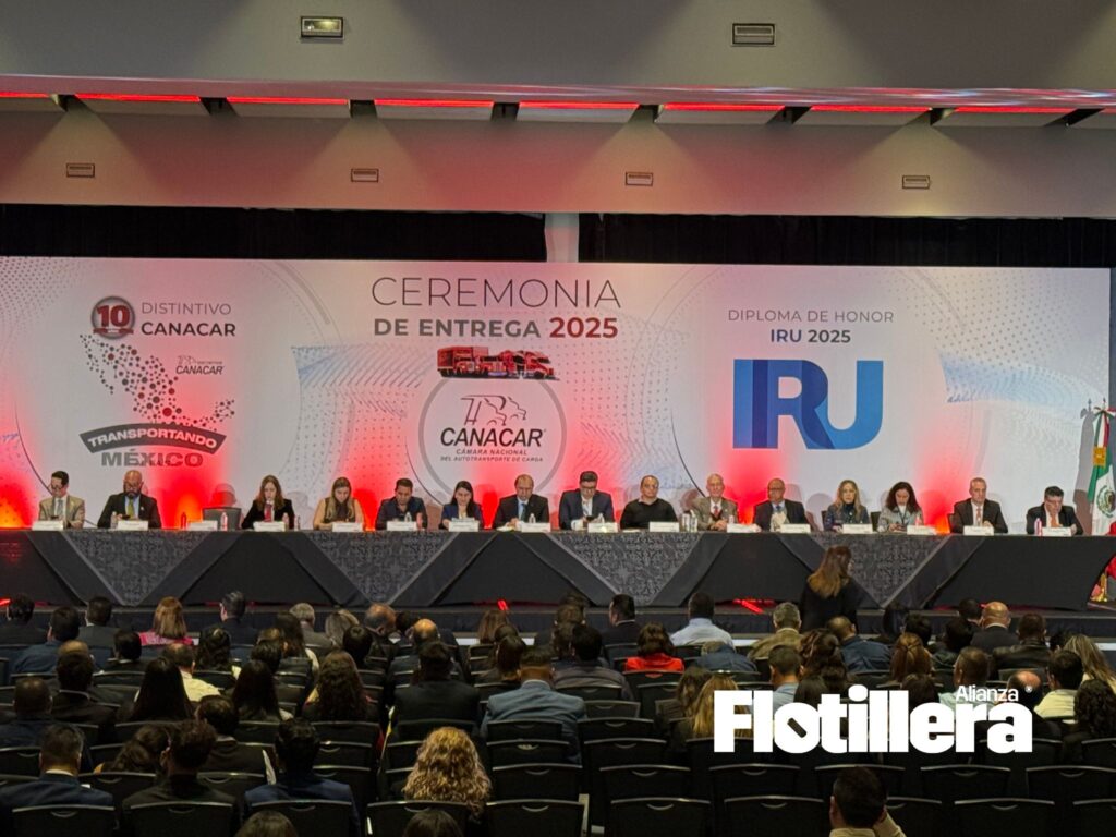 Distintivo CANACAR 2025