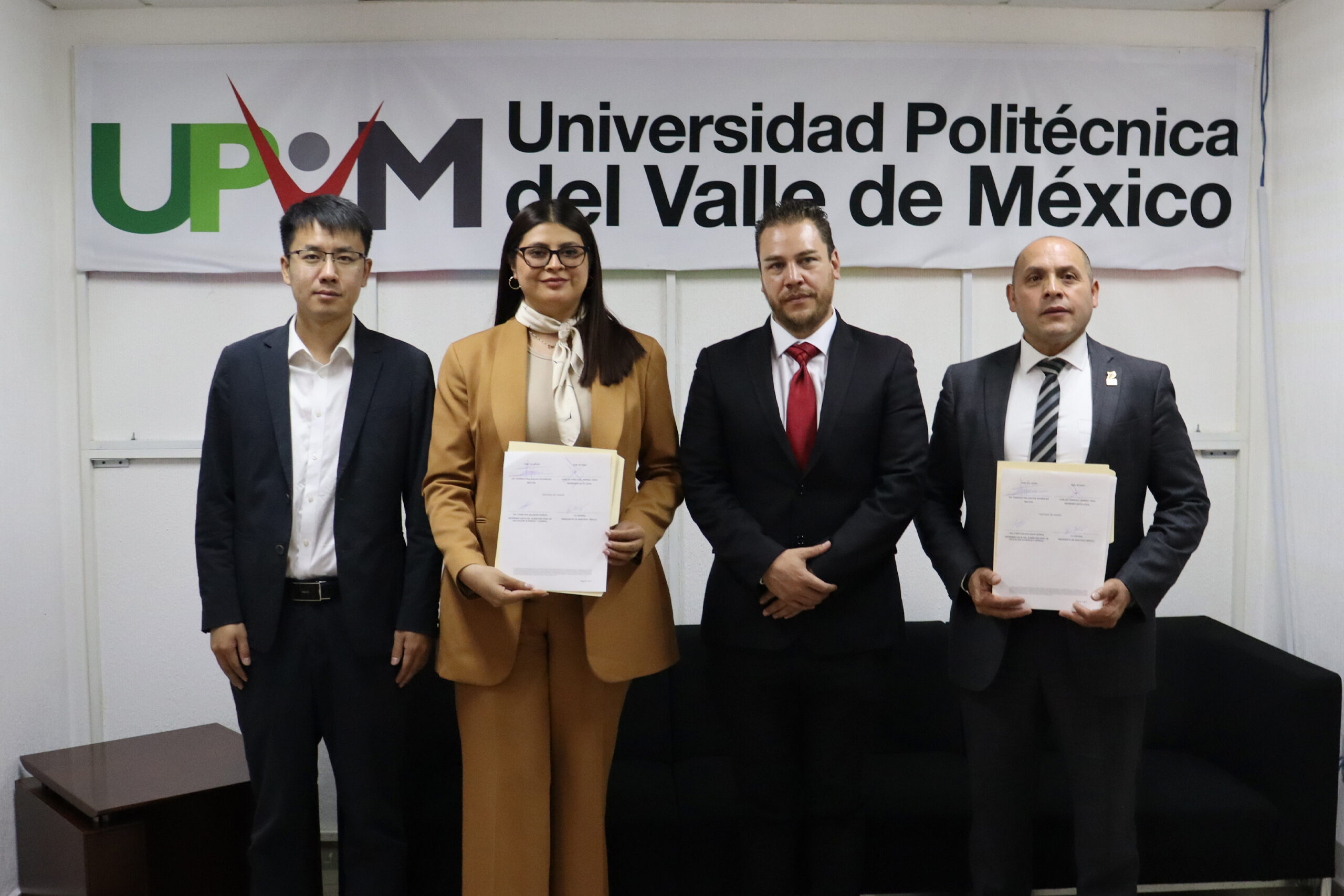 Upvm Sitrak Metropolitanos impulsa el talento joven con la firma de un ...