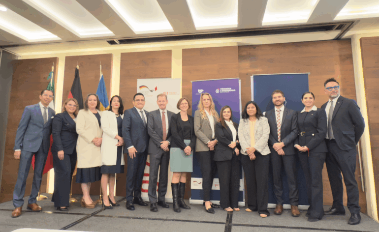 Mujeres Conduciendo el Cambio