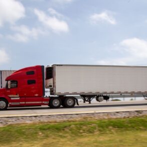 El robo al autotransporte de carga continúa presionando la operación logística en el país