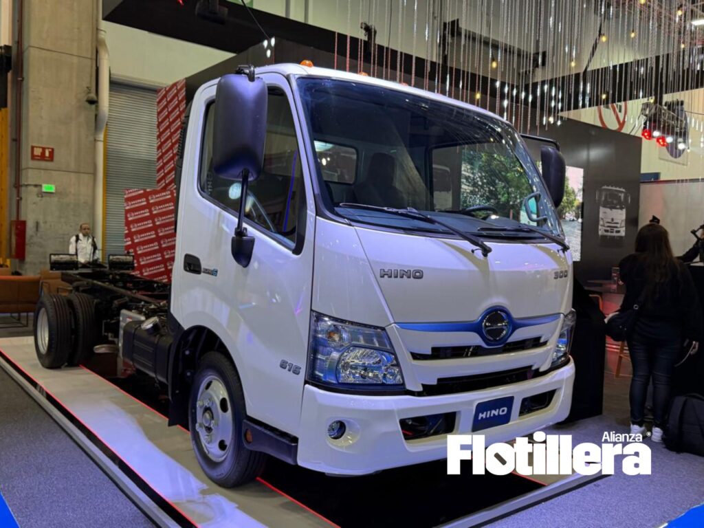 Hino 300 híbrido sexta generación.